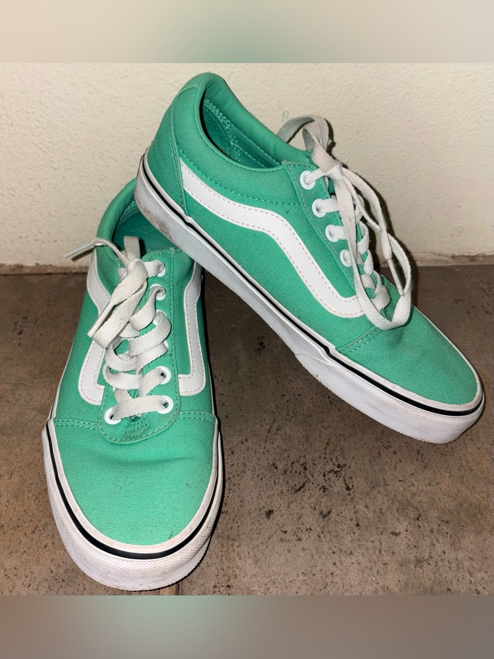 Cute VANS Old Skool Green/White Canvas Low Top Lace-Up Sneakers Womens Size 7